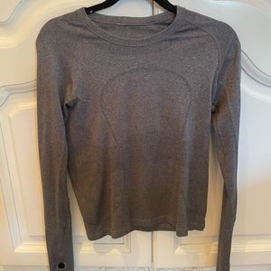 Swiftly Tech Long Sleeve Shirt Size 6